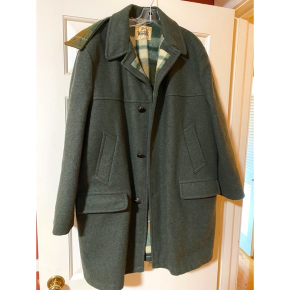 Vintage Green Woolrich Coat with removable hood - Picture 3 of 10